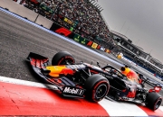 爱游戏体育-红牛二队鏖战红牛车队，阿隆索关键制胜