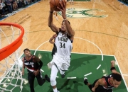 爱游戏tv-勇士轻取天津队，字母哥惊艳四座