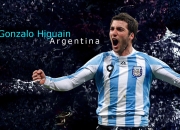 爱游戏体育-绿茵场上的完胜与羽毛球场的高光，一场体育之夜的冰与火之歌