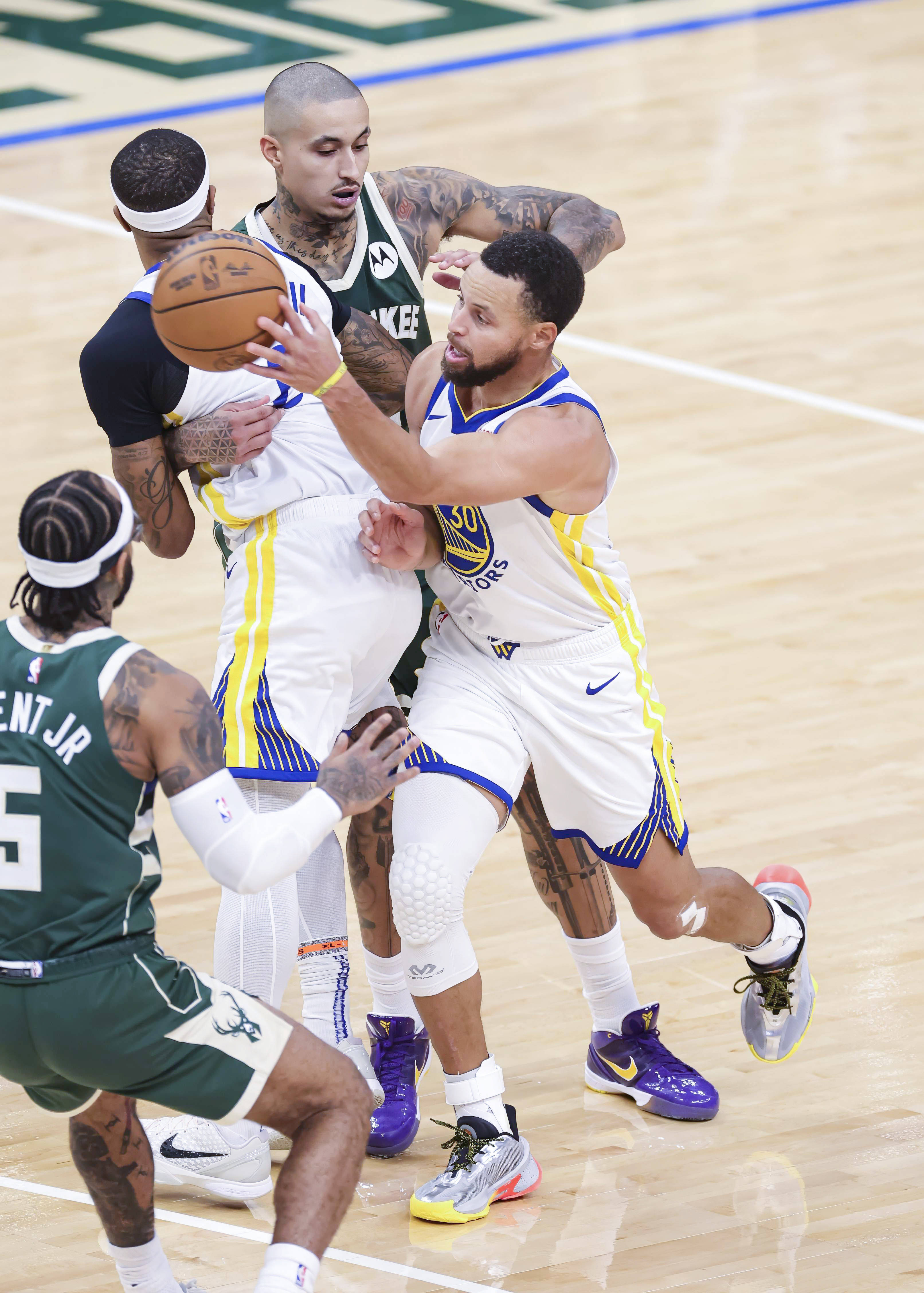 火箭鏖战雄鹿,詹姆斯带队取胜 火箭鏖战雄鹿,詹姆斯带队取胜