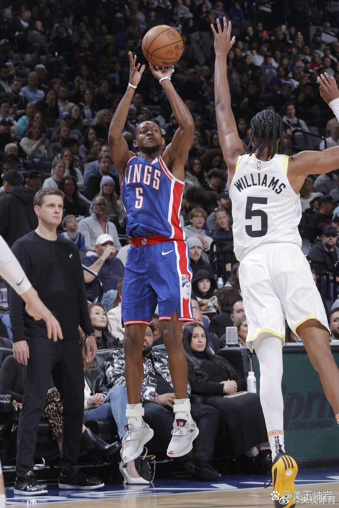 76人逆转国王，福克斯扛起全队