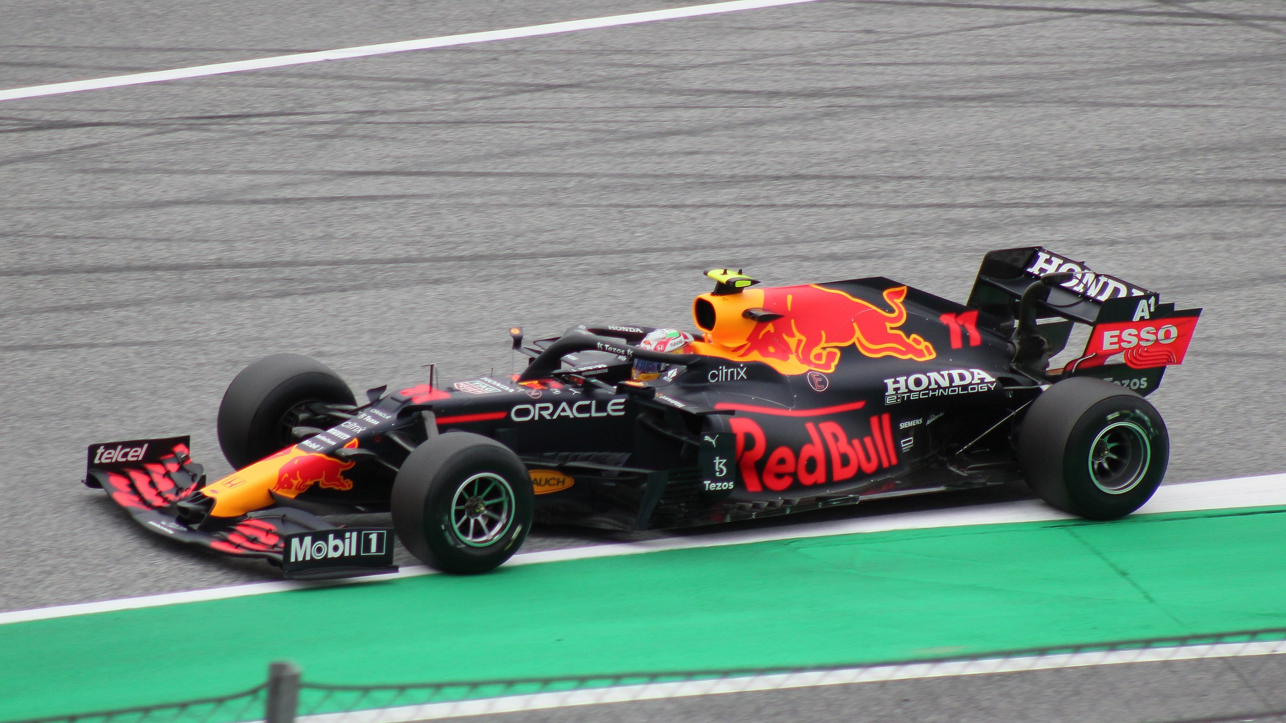 索伯车队碾压法拉利，佩雷兹高光表现