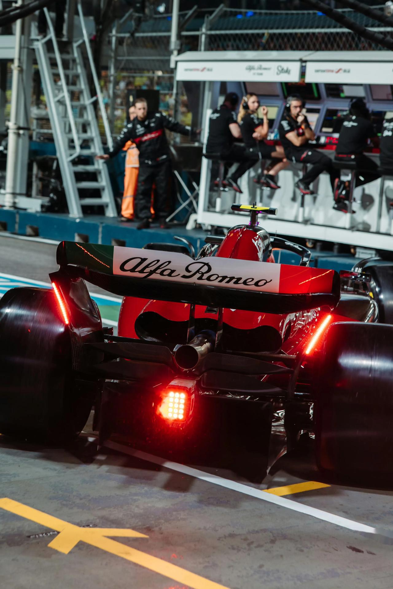 法拉利轻取雷诺车队，塞恩斯关键制胜