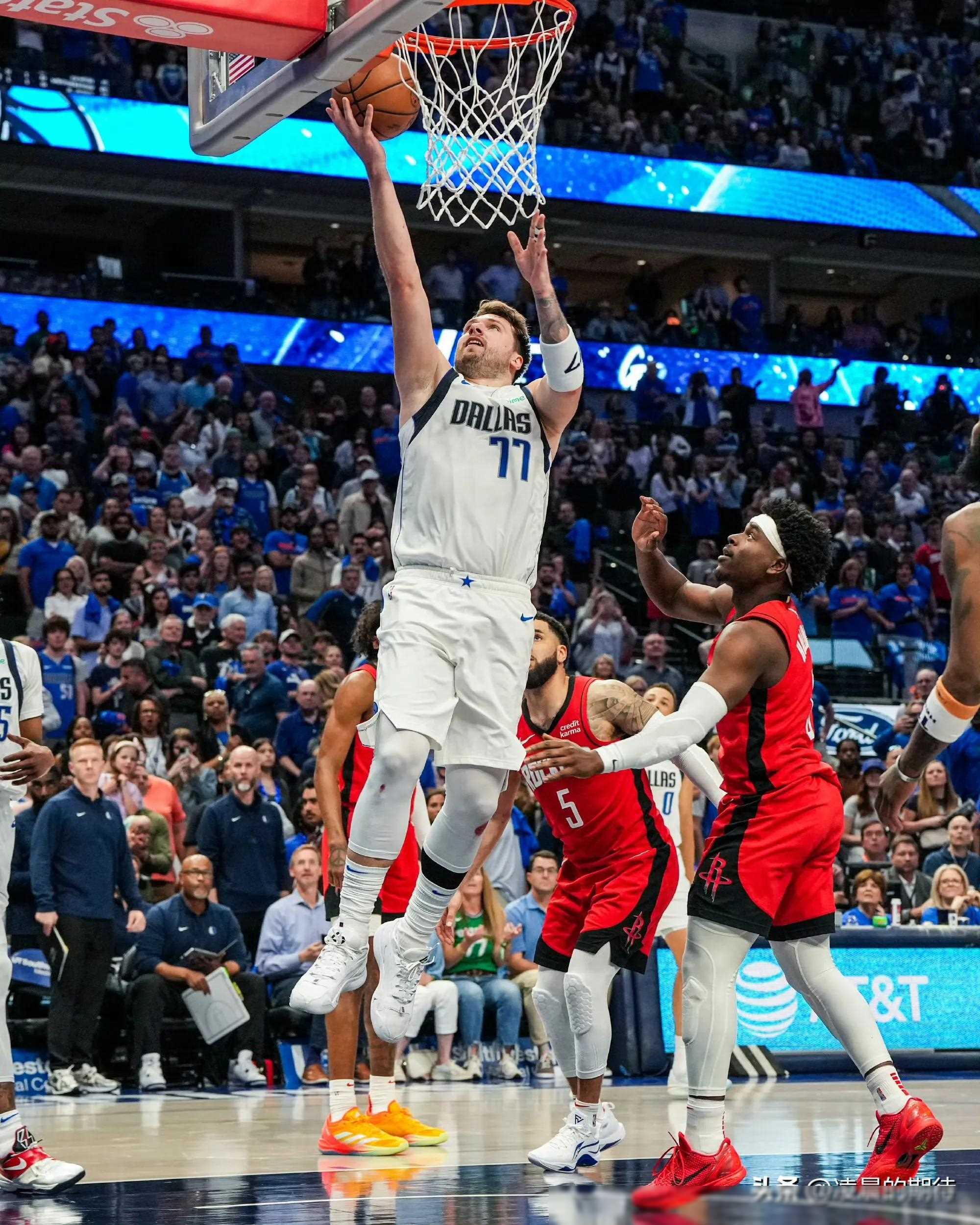 猛龙完胜魔术,东契奇高光表现 猛龙完胜魔术,东契奇高光表现