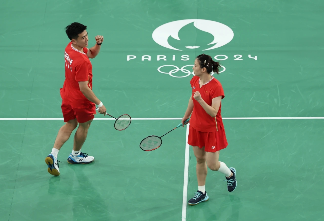 韩国羽毛球队鏖战丹麦羽毛球队，戴资颖三分雨点燃全场