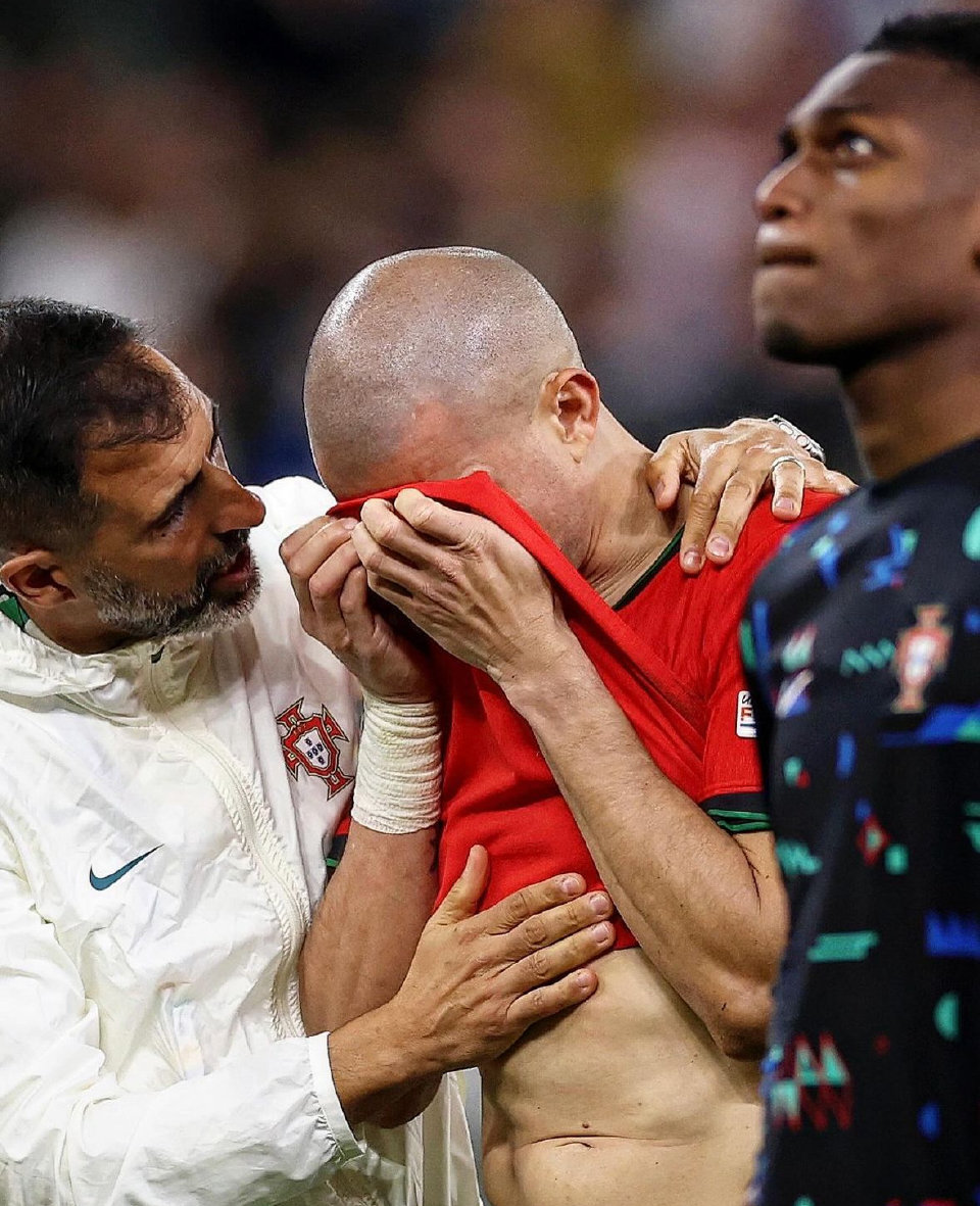 戴维斯杯碾压拉沃尔杯，西西帕斯统治全场