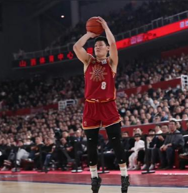 上海队轻取鹈鹕,赵继伟状态火热 上海队轻取鹈鹕,赵继伟状态火热