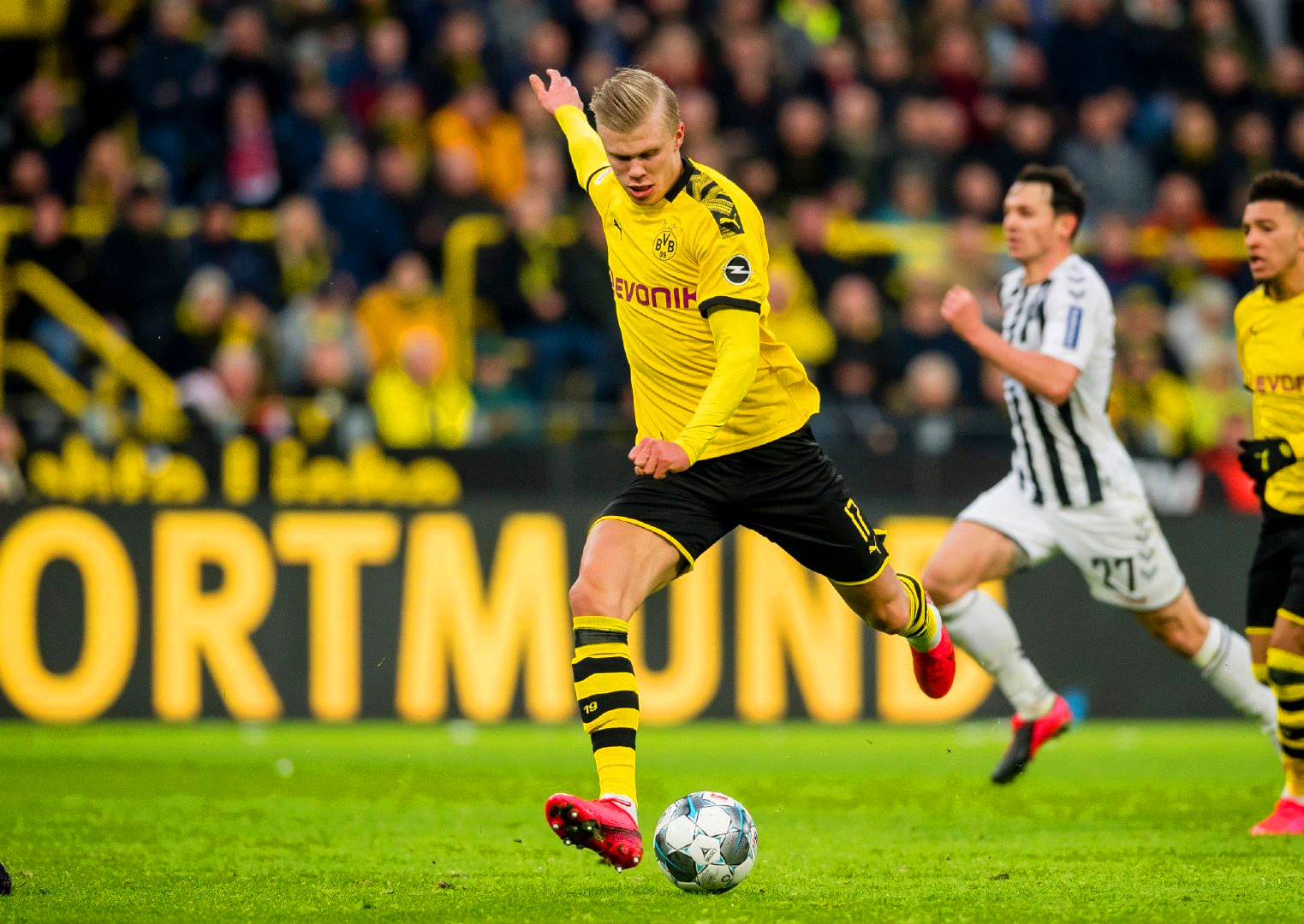 希腊逆转多特蒙德,格纳布里状态火热 希腊逆转多特蒙德,格纳布里状态火热