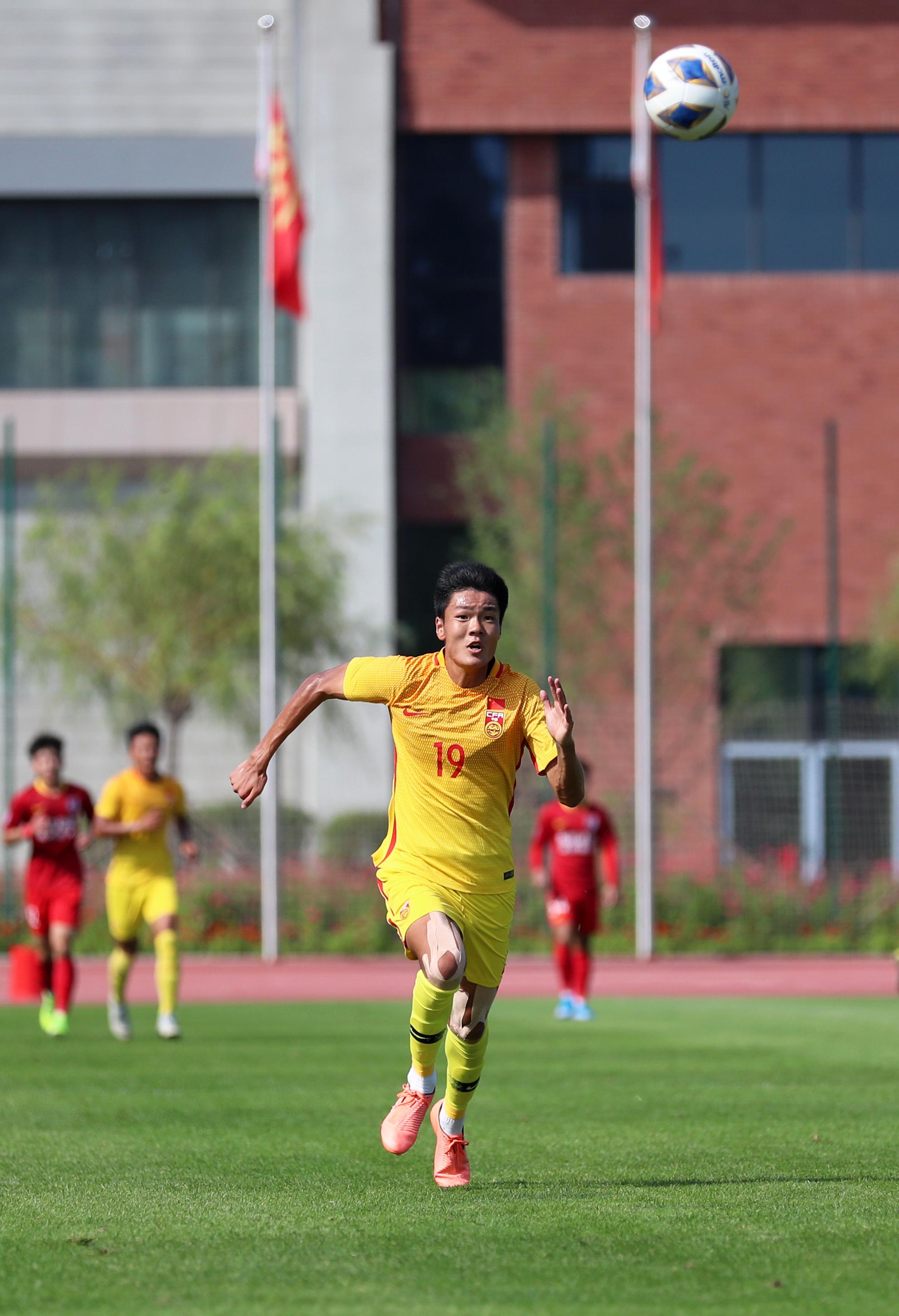 中超球员荣膺国内最佳射手，技艺超群