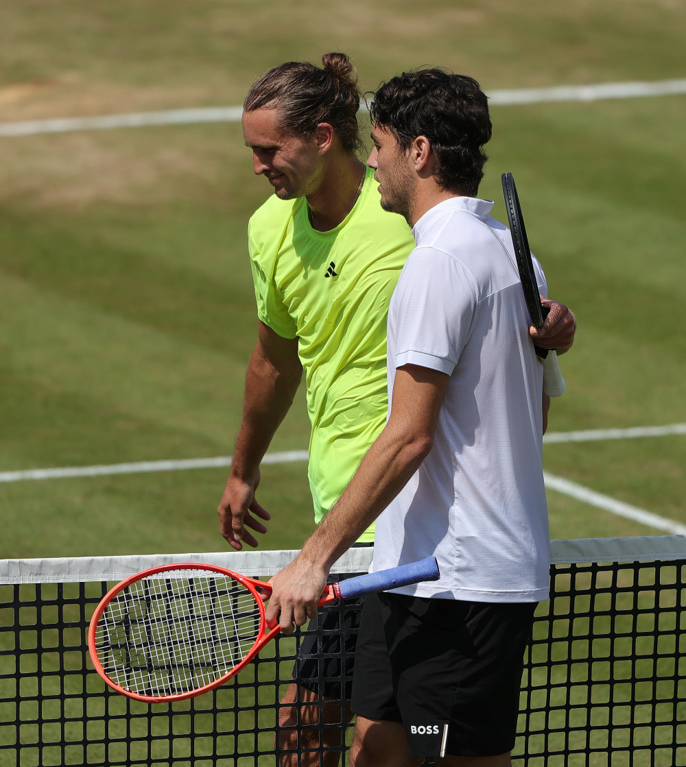 德国网球队险胜英国网球队，费德勒制霸全场