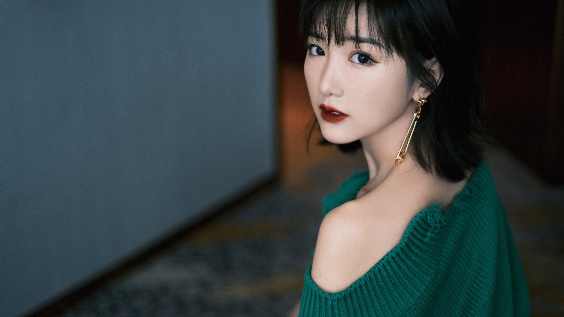 赛道上的终章，巴雷拉末节接管，F1年度争冠之夜诞生新王