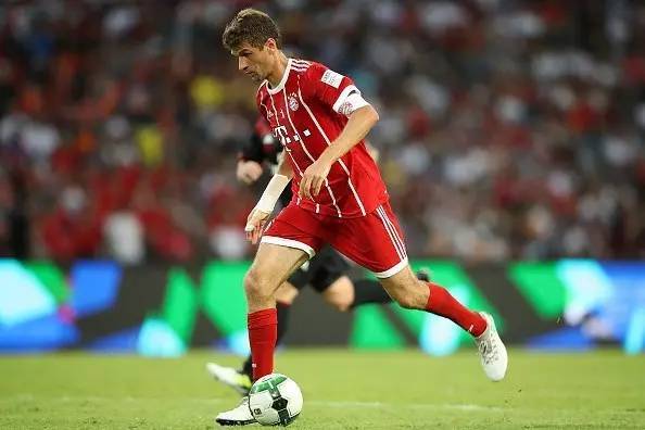 荷兰横扫AC米兰,穆勒刷新纪录 荷兰横扫AC米兰,穆勒刷新纪录