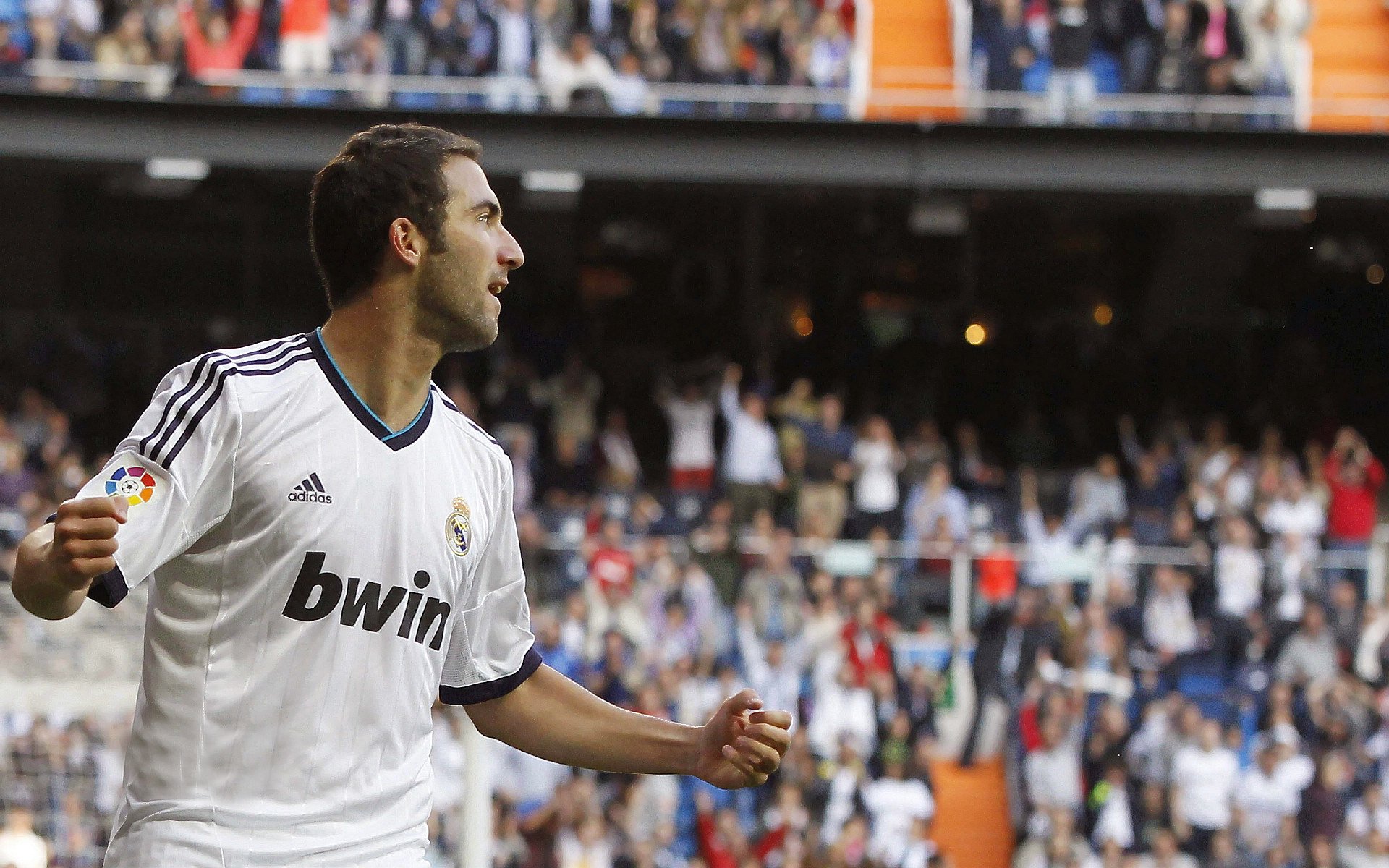 英超争冠之夜，孙兴慜关键进球定乾坤