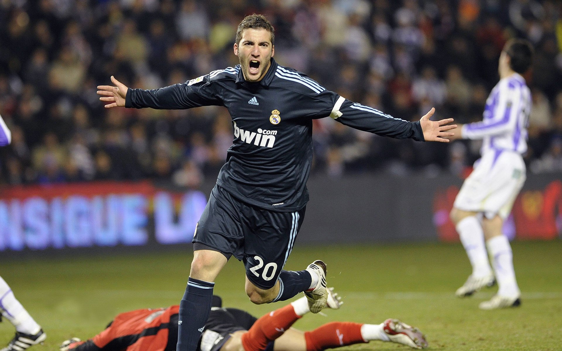 当文艺复兴的利刃刺穿桑巴舞步，弗拉霍维奇如何用个人主义终结巴西式集体神话